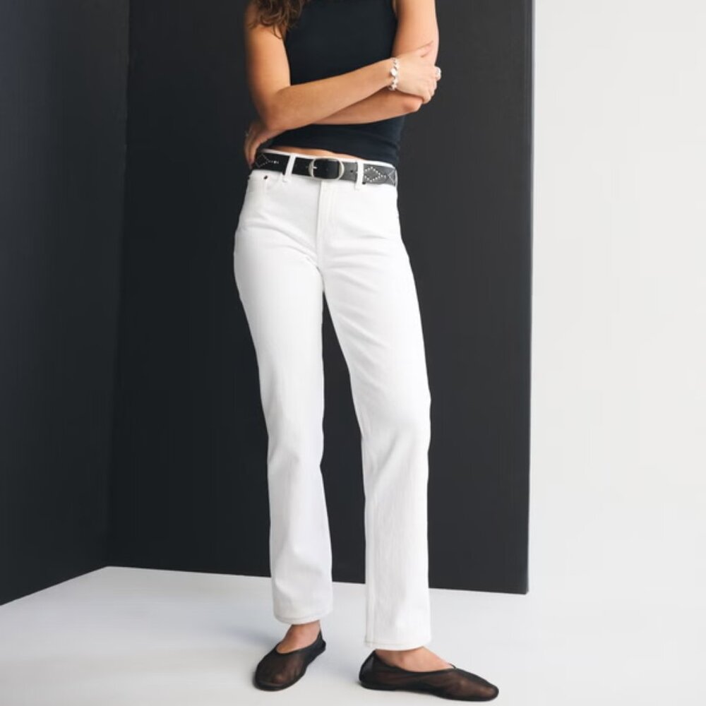 Abercrombie & Fitch Mid Rise 90s Straight Jean, White, Size 30s